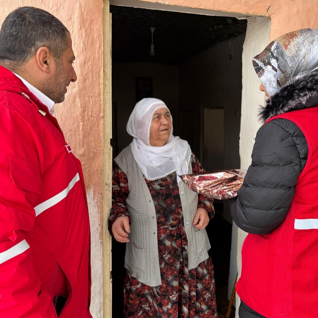 Kızılay Muradiye Şubesi'nden 8 Mart ziyareti