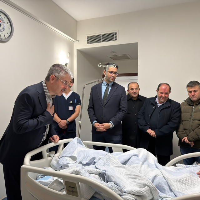 Vekil Çopuroğlu, gece yarısı hastane ziyareti yaptı