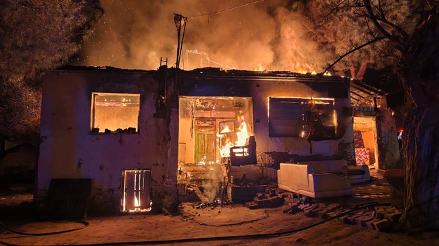 Sultanhisar'da müstakil ev alevlere teslim oldu