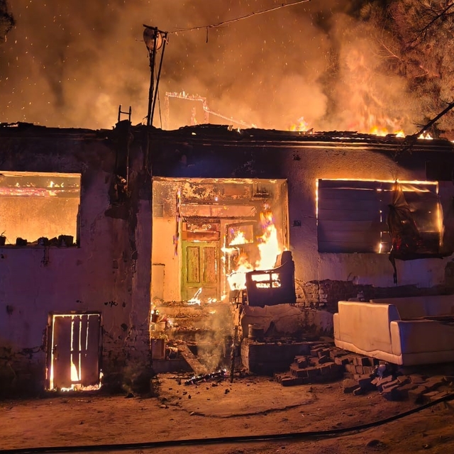 Sultanhisar'da müstakil ev alevlere teslim oldu