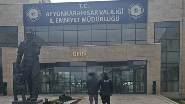 FETÖ'den aranan eski komiser yardımcısını polis yakaladı