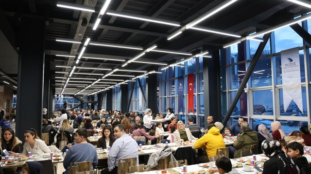 Düzce üniversitesi iftar sofrasında buluştu