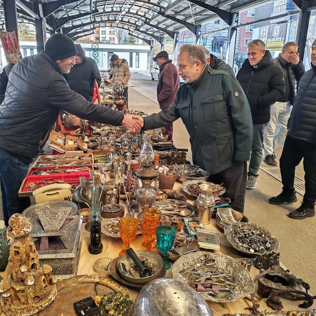 Başkan Yalçın Antika Pazarı'nda