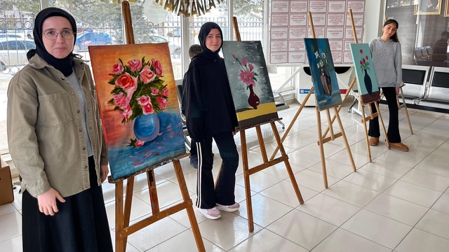 Öğrencilerin 'Kadınlar Günü' sergisi açıldı