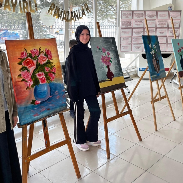 Öğrencilerin 'Kadınlar Günü' sergisi açıldı