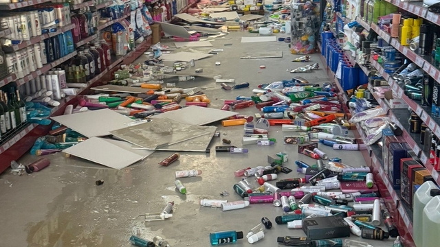 Buldan'da 5.1'lik depremin ardından bazı işletmelerde hasar meydana geldi