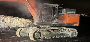 Batman Oymataş OSB şantiyesinde iş makinesi yakıldı