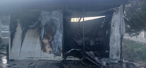 Bilecik'te elektrikli ısıtıcısı konteyneri kül etti