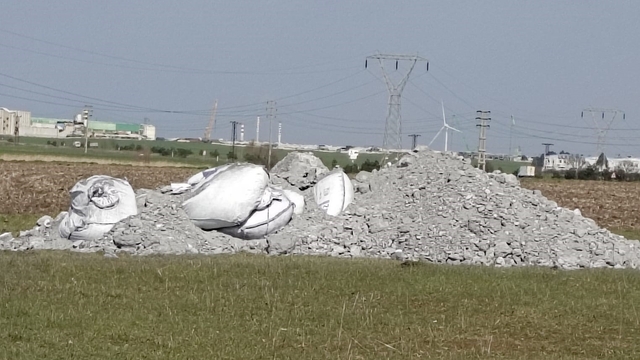 Muratlı'da mera alanına atık döküldü