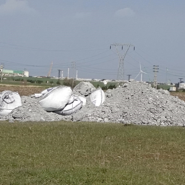 Muratlı'da mera alanına atık döküldü