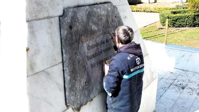 Şehitlikler 18 Mart'a hazırlanıyor