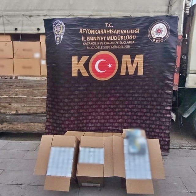Polis 4 milyon 100 bin adet sahte bandrollü boş makaron ele geçirdi