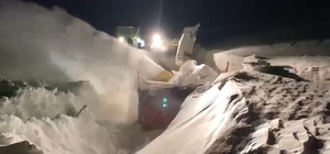 Kar kaplanları Arpaçay’da gece gündüz çalışıyor