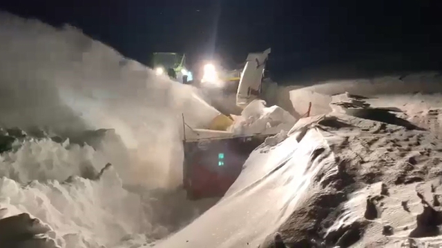 Kar kaplanları Arpaçay'da gece gündüz çalışıyor