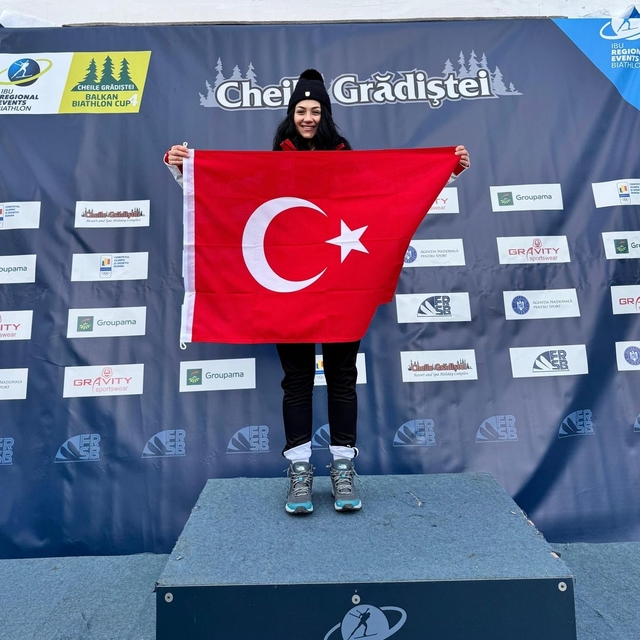 Niğdeli sporcu Ebru Tuncer'den çifte gurur
Hem Türkiye Şampiyonu, hem Balka...