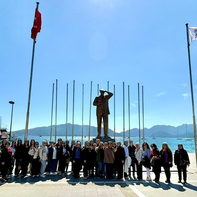 Turizmci Menemencioğlu ve Gökten'den  Aydınlı kadınlara jest
Aydınlı kadınl...