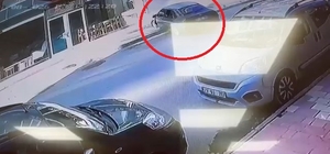 Otomobilin mobilya mağazasına girdiği kaza kamerada