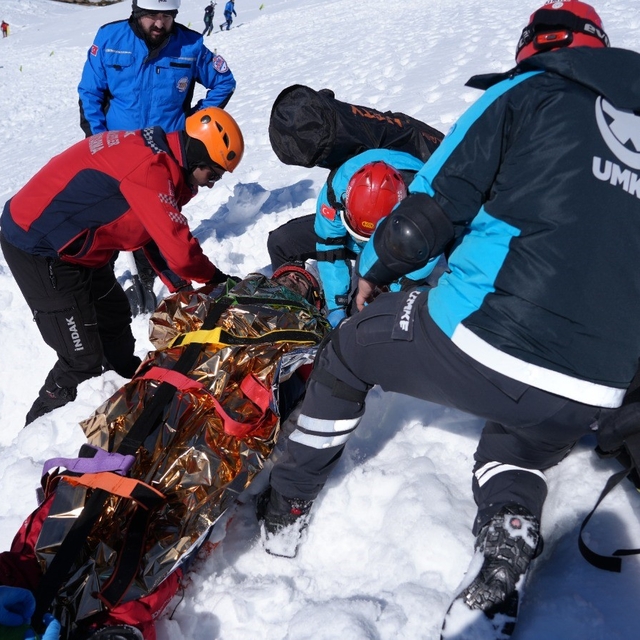 Uludağ'da çığ arama kurtarma tatbikatı gerçekleşti