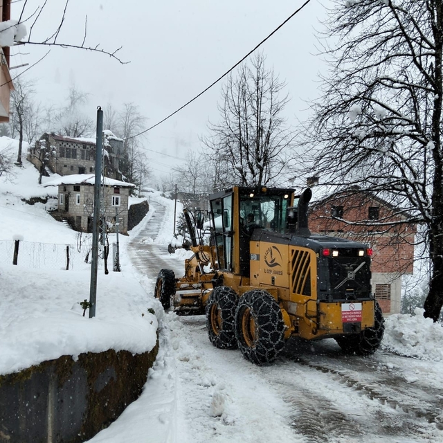 Rize'de 21 köy yolu kar nedeniyle ulaşıma kapalı bulunuyor