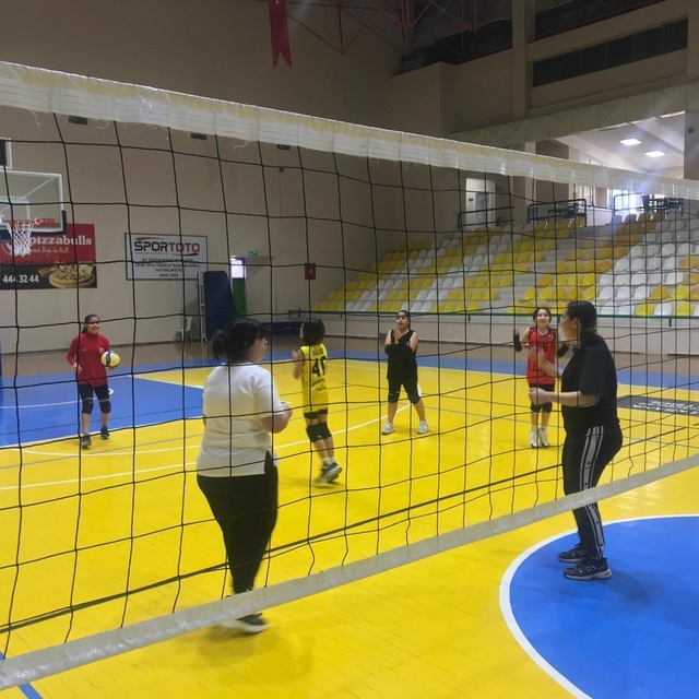 Burhaniye' de anlamlı turnuva