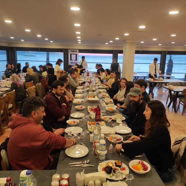 Burhaniyeli mimarlar iftarda buluştu