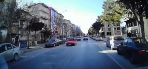 Isparta'da tehlikeli sollama kamerada: Kazadan kıl payı kurtuldu