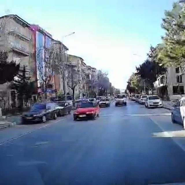 Isparta'da tehlikeli sollama kamerada: Kazadan kıl payı kurtuldu