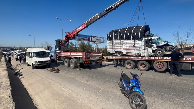 Gaziantep'te minibüs ile kamyonet çarpıştı: 4 yaralı