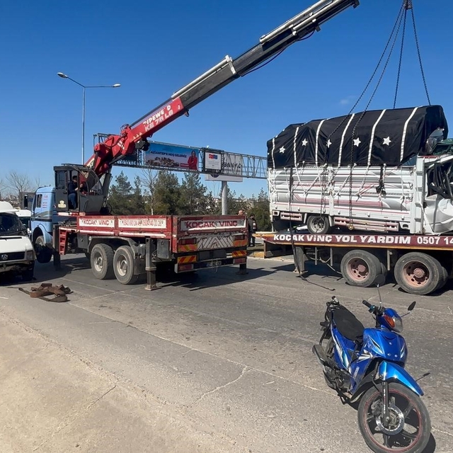 Gaziantep'te minibüs ile kamyonet çarpıştı: 4 yaralı