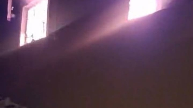 Altınözü'nde evden alevler yükseldi