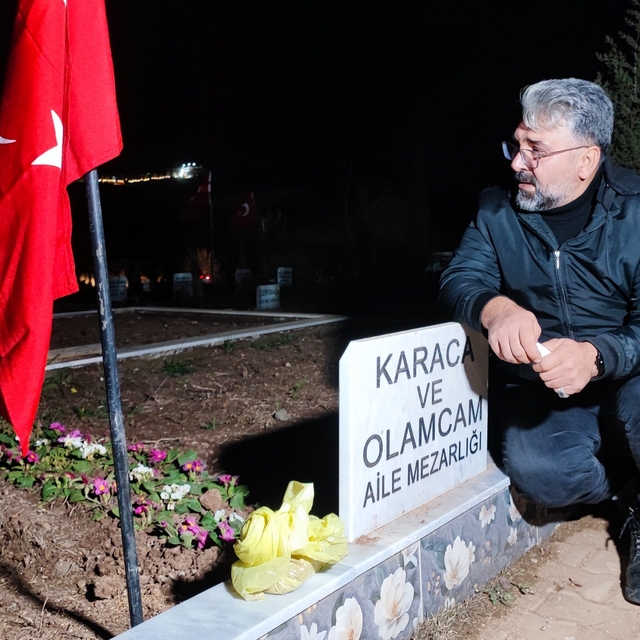 Depremde tüm ailesinin kaybeden babanın kayıp kızı için umutlu bekleyişi ac...