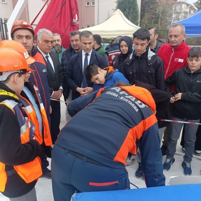 Çorum'da öğrencilere deprem eğitimi