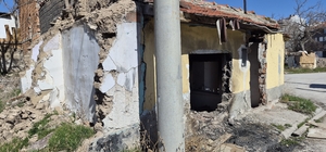 Metruk evler çevreye tehlike saçıyor