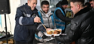 Başkan Ahmet Akın, sahurunu hal esnafıyla birlikte yaptı