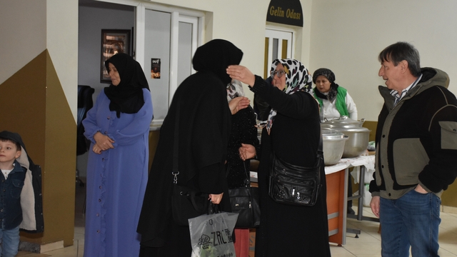 10 yıllık akraba iftarı geleneği 500 kişilik katılımla gerçekleşti
Her yıl tanımadıkları akrabaları ile bu etkinlikte buluşuyorlar