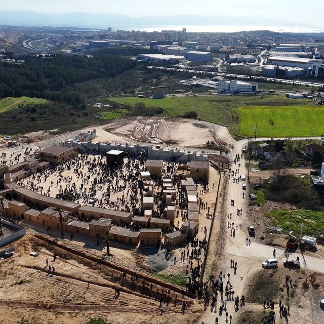 Çayırova Mekke Film Platosu, ziyaretçi akınına uğradı