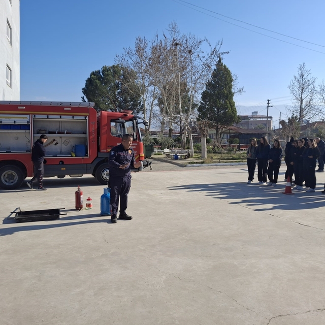 Yangın anı okulda tatbikatla canlandırıldı