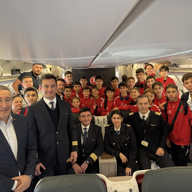 Katar'da mahsur kalan sporcular Türkiye'ye geldi