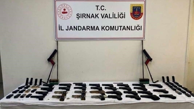 Şırnak'ta jandarma ekipleri cephanelik ele geçirdi