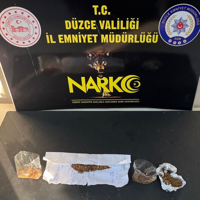 Uyuşturucu ticareti yapan 2 kişi tutuklandı