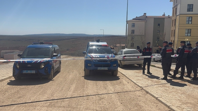 Gaziantep'e füze parçası düştü
Düşen füze parçaları ekiplerce inceleniyor