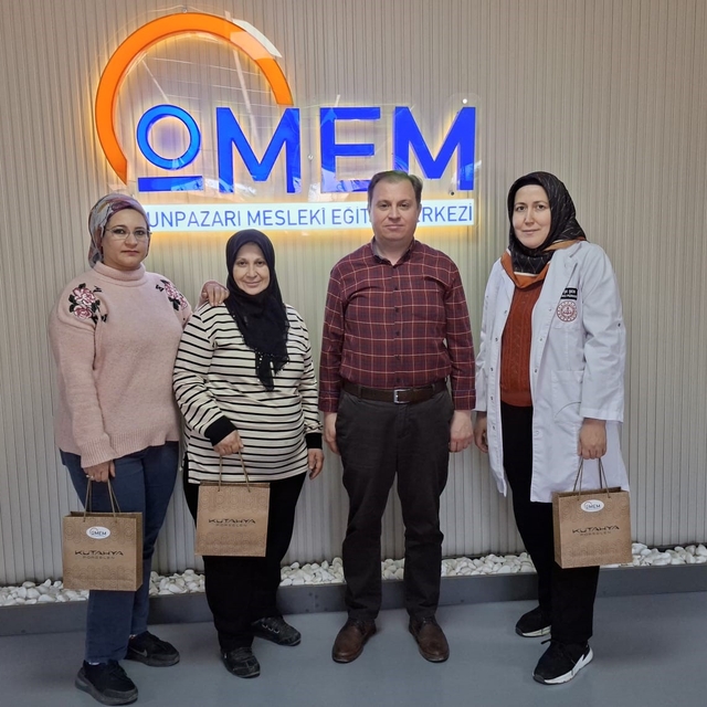 8 Mart Dünya Kadınlar Günü'nde öğretmenlerini ve çalışanlarını unutmadılar