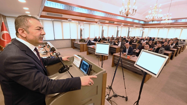 Denizli'ye yabancı yatırımcıların ilgisi artıyor
DTO Meclisi toplandı; Ekonomik göstergeler ile oda faaliyetini değerlendirildi
Denizli Ticaret Odası Başkanı Uğur Erdoğan;
"Kentte 426 yabancı ortaklı firmanın faaliyet gösterdiğini, toplam yabancı sermaye tutarının ise 494 milyon 141 bin 980 liradır"
"İhracatta bir önceki aya göre yüzde 5,31 artarak 388 milyon 994 bin dolara ulaştık"
"DTO'nun üye sayısı, 23 bin 621'e ulaştı"