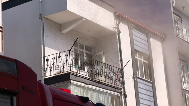 Ocakta unutulan yemek yangına yol açtı