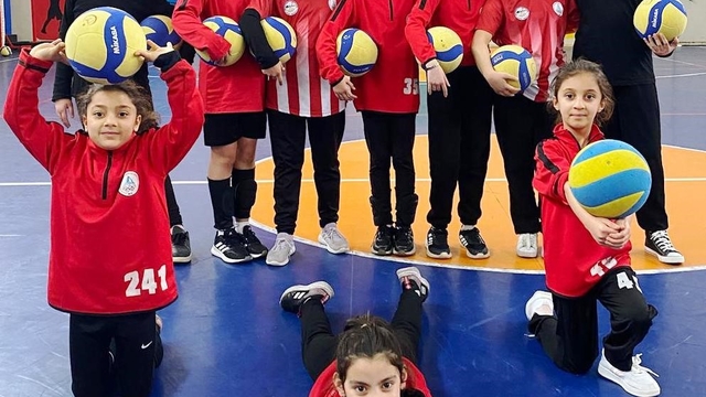 Körfez'de çocuklar spor akademisinde yeteneklerini keşfediyor