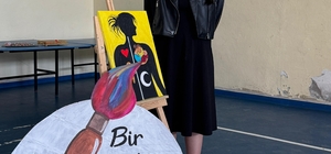 Fırçalar kadınlar için konuştu: Kars'ta öğrencilerden 8 Mart'a anlamlı serg...