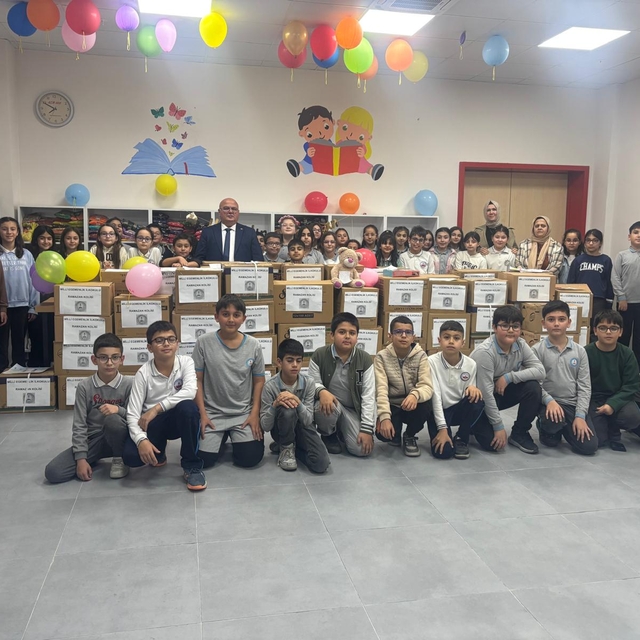 Manavgat'ta minik ellerden örnek dayanışma