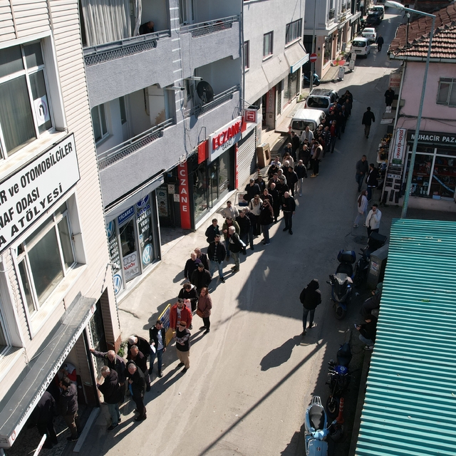 Bursa'da APP plaka izdihamı...Kuyruk sokaklara taştı
140 bin lira ceza kork...