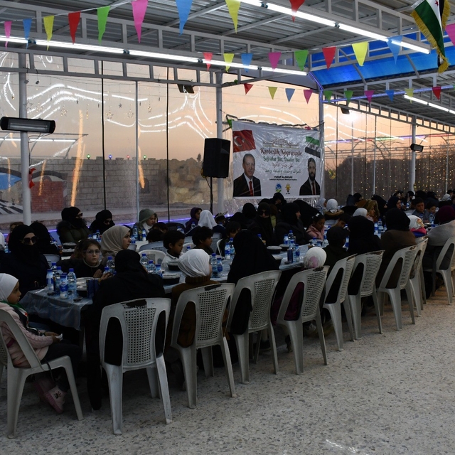 Kardeş şehir Şam'da iftar sofraları kuruldu