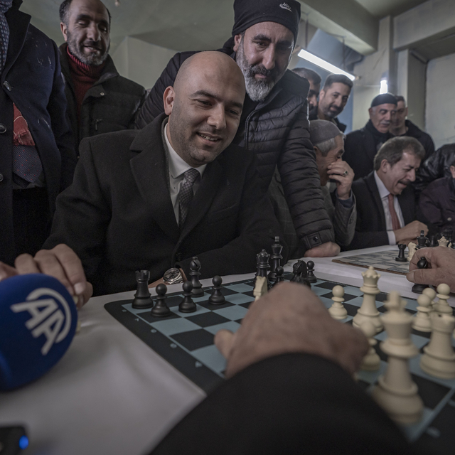 Erzurum'da satranç oynanan kahvehaneye federasyon başkanından ziyaret